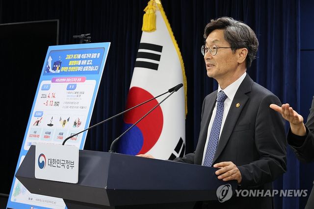 브리핑하는 정일연 국민권익위원장