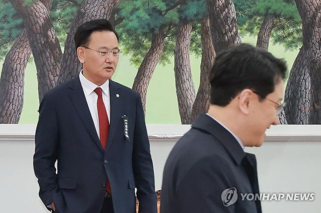 회동하는 민주당·국민의힘 원내운영수석부대표