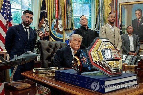 이종격투기 선수들 만난 트럼프 대통령
