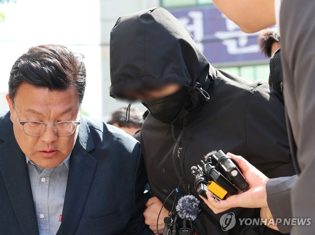 '묻지마 살인' 피의자 영장실질심사 출석