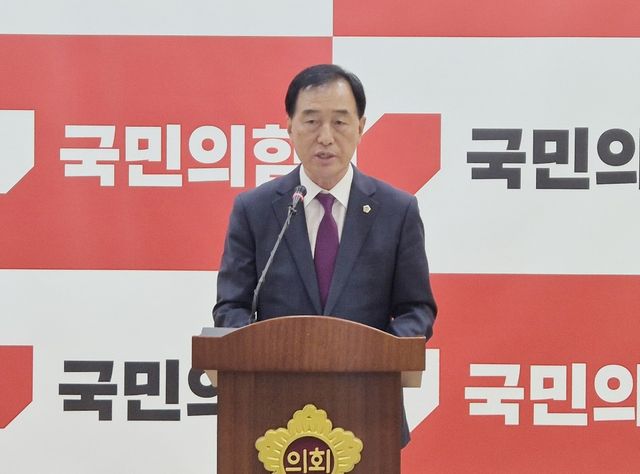 기자회견 하는 이제영 경기도의원