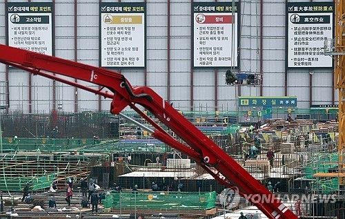 서울 시내 한 아파트 건설 현장에 