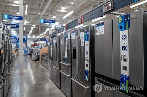 텍사스 오스틴 가전제품 매장의 월풀 냉장고