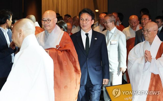 동국대 건학 120주년 기념식 참석한 김민석 국무총리
