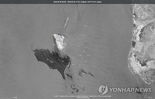 하르그섬 서쪽 해상 원유 유출 위성사진