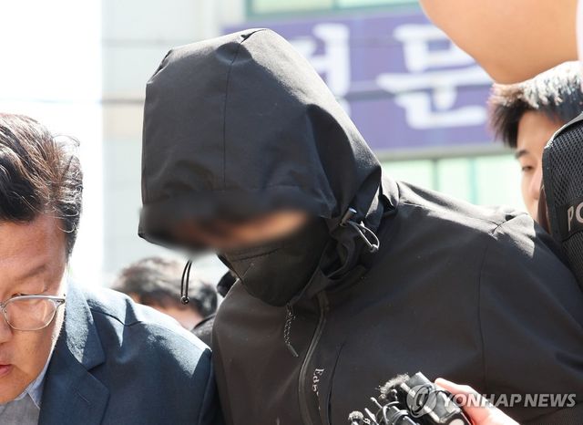 '묻지마 살인' 피의자 영장실질심사 출석