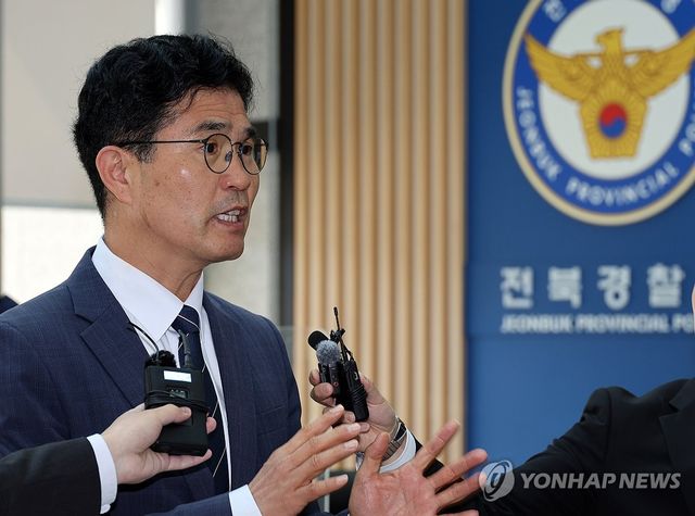 경찰 출석한 이원택 전북도지사후보