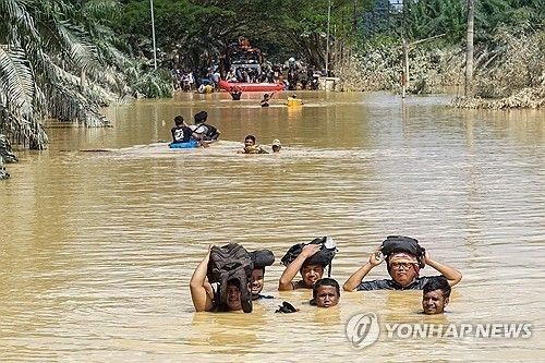 지난해 대홍수 때 물에 잠긴 인도네시아 북수마트라주