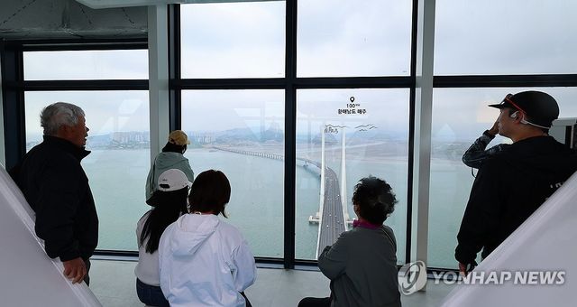 세계 최고 '184m' 해상교량 전망대 개장