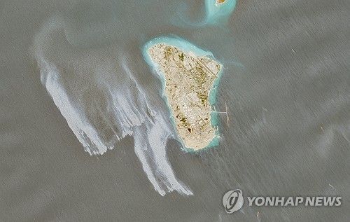 하르그섬 서쪽 해상 원유 유출 위성사진