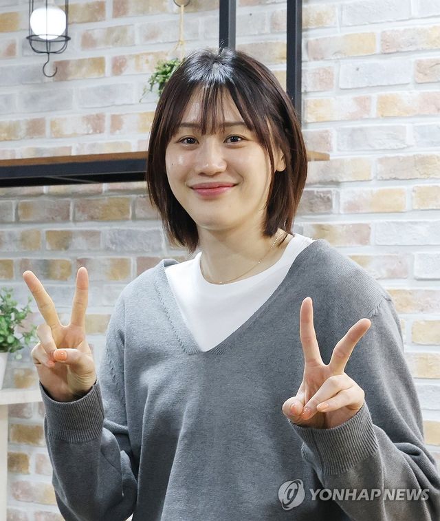 인터뷰하는 강이슬