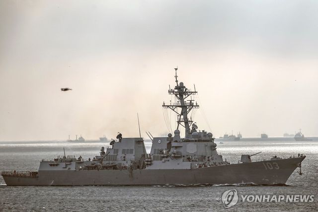 지난 2014년 튀르키예 이스탄불에서 흑해로 이동하던 미 해군 구축함 USS 트럭스턴호의 모습