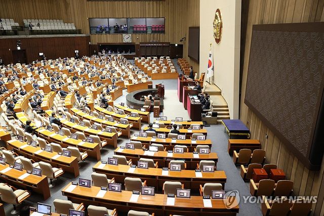 39년 만의 개헌 불발…안건 없는 본회의