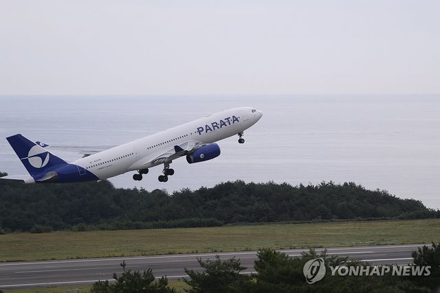 이륙하는 파라타항공 항공기