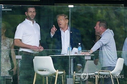 골프대회 참석한 트럼프 