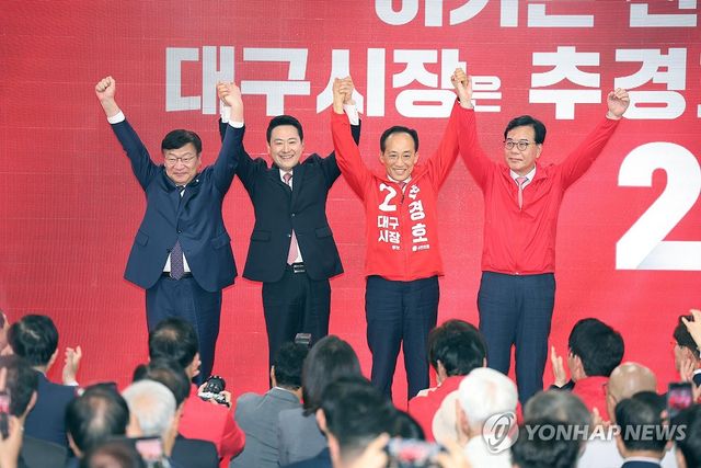 당 지도부 함께하는 추경호 선거사무소 개소식