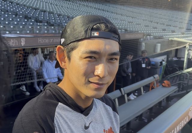 경기 전 인터뷰하는 이정후