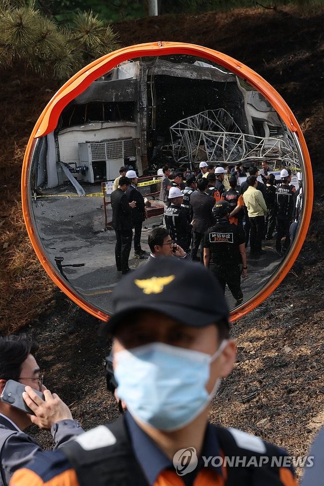 사고 수습 한창인 한화에어로 폭발사고 현장