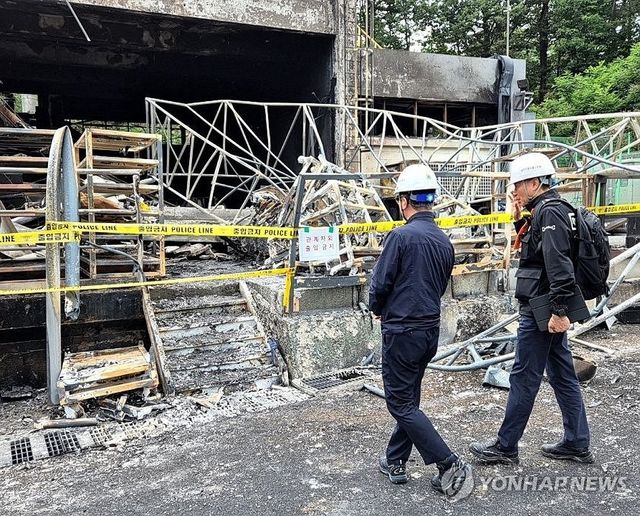 대전 한화에어로 폭발사고 현장 방문한 김영훈 장관