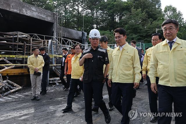한화에어로 사고현장 긴급 방문한 김민석 총리