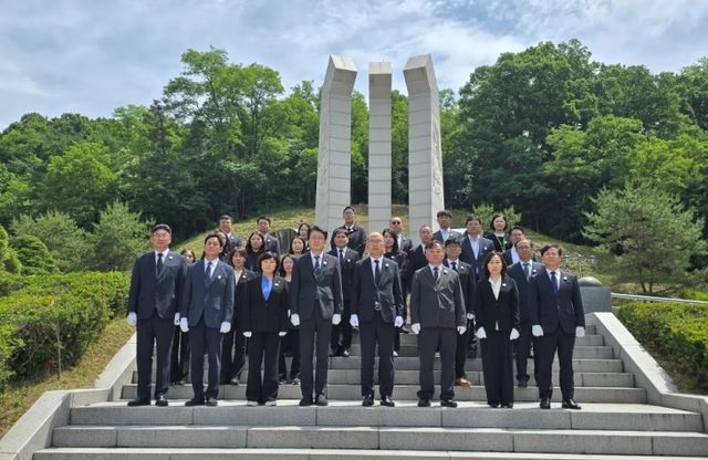 한국보훈복지의료공단 1일 원주 현충탑 참배