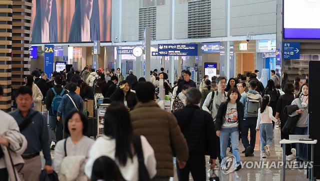 여행객으로 붐비는 인천공항