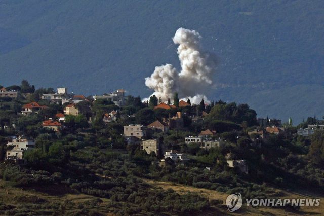 지난달 31일 레바논 남부지역에서 이스라엘의 공습 후 연기가 피어오르는 모습
