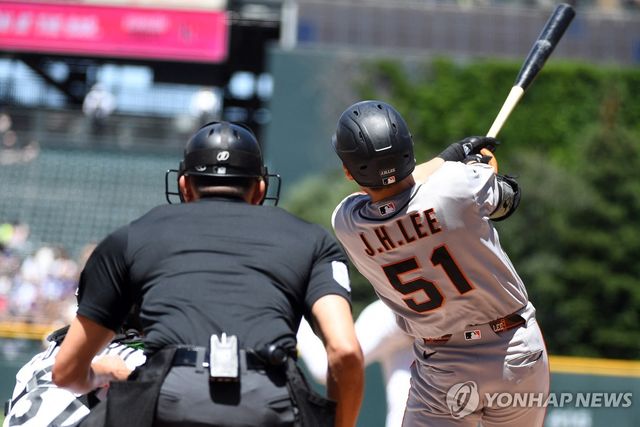 이정후, 호쾌한 스윙으로 첫 5안타 폭발 