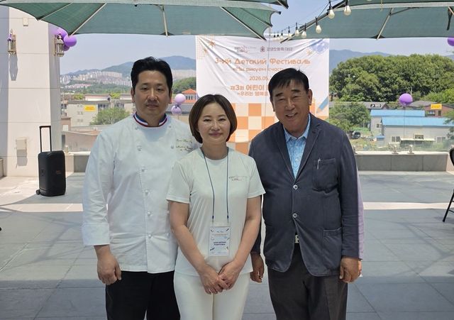 채예진(가운데) KGN 이사장과 김영모(오른쪽) 김영모문화재단 이사장 