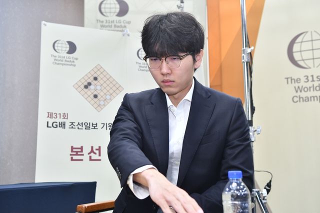 신진서 9단이 LG배 8강에 올랐다.