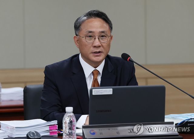 발언하는 고민수 방미통위 위원