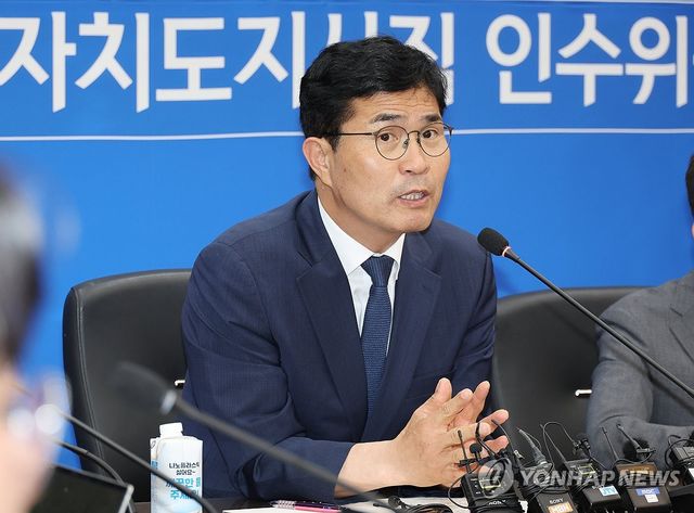 발언하는 이원택