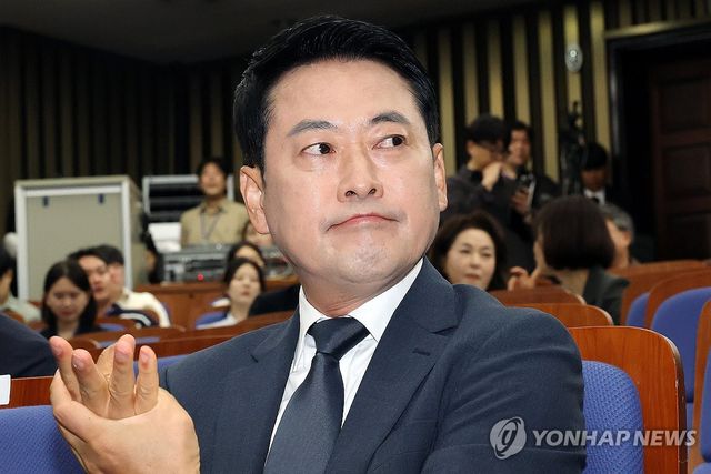 원내대표 선출 의총 참석한 장동혁 대표