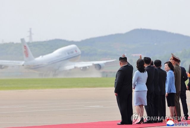 방북 일정 마치고 귀국하는 시진핑