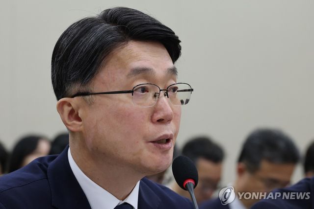 의원 질의에 답하는 류제명 과학기술정보통신부 2차관