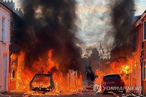 9일 벨파스트에서 벌어진 반이민 폭력 시위