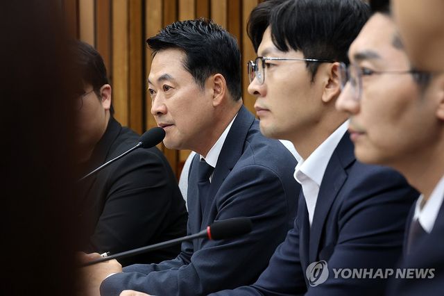 시국선언 나선 대학생들과 간담회 갖는 장동혁 대표