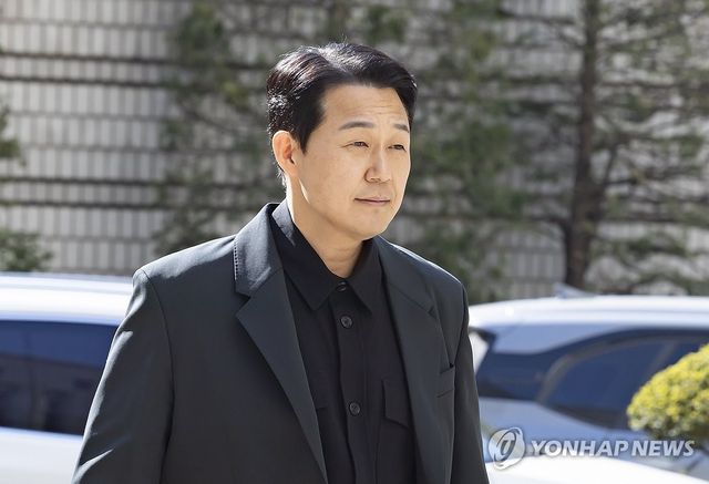 지난 4월 증인 출석하는 배우 박성웅
