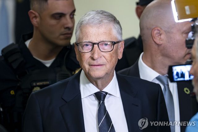 의회 출석한 빌 게이츠 