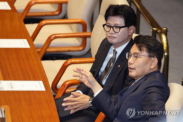대화하는 윤상현·한동훈