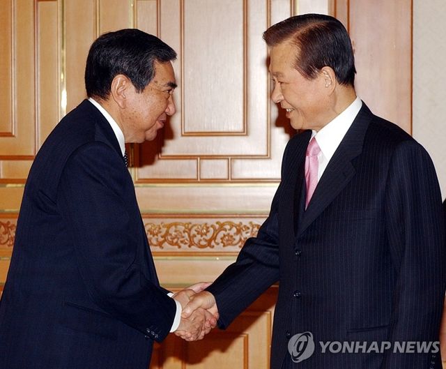 2003년 김대중 대통령을 예방한 고노 요헤이 전 중의원의장