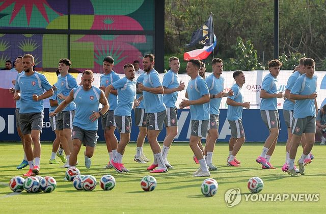 한국전 앞두고 훈련하는 체코 축구 대표팀