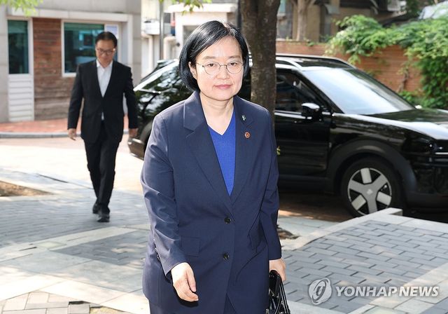 출근하는 한성숙 국무총리 후보자