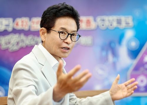연합뉴스와 인터뷰하는 이철우 경북도지사