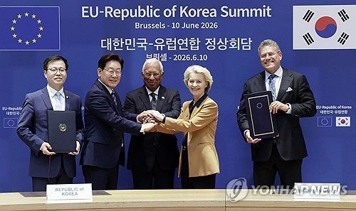 손 맞잡은 이재명 대통령과 EU 지도부