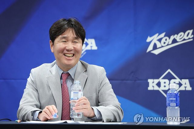 밝은 표정의 류지현 감독