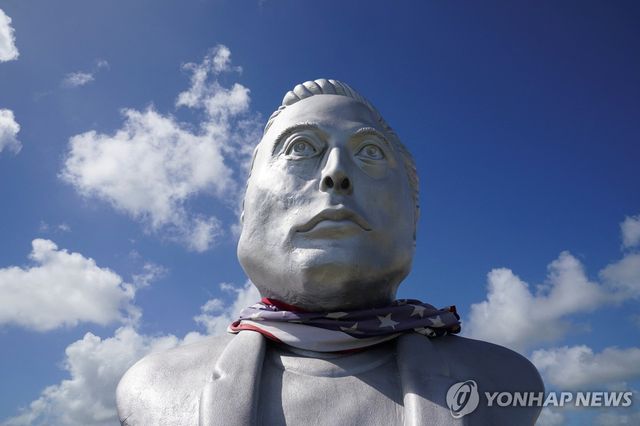 일론 머스크 흉상