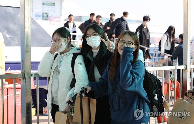 수능 전 여객선을 타고 육지 도착한 도초도 수험생