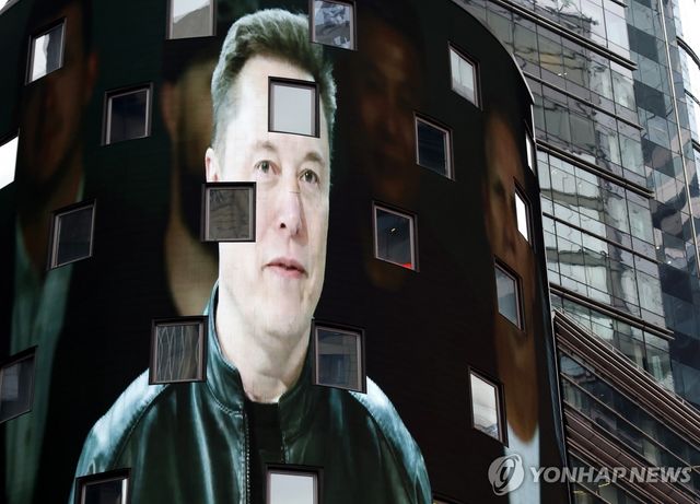 타임스스퀘어 전광판 속 일론 머스크