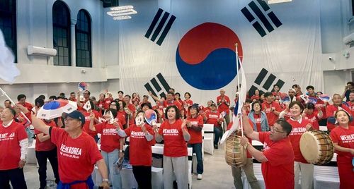 대표팀 첫 승 축하하는 美한인들